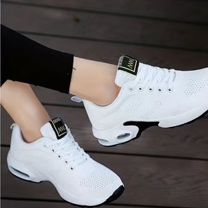 Women’s air cushion sole sneakers!